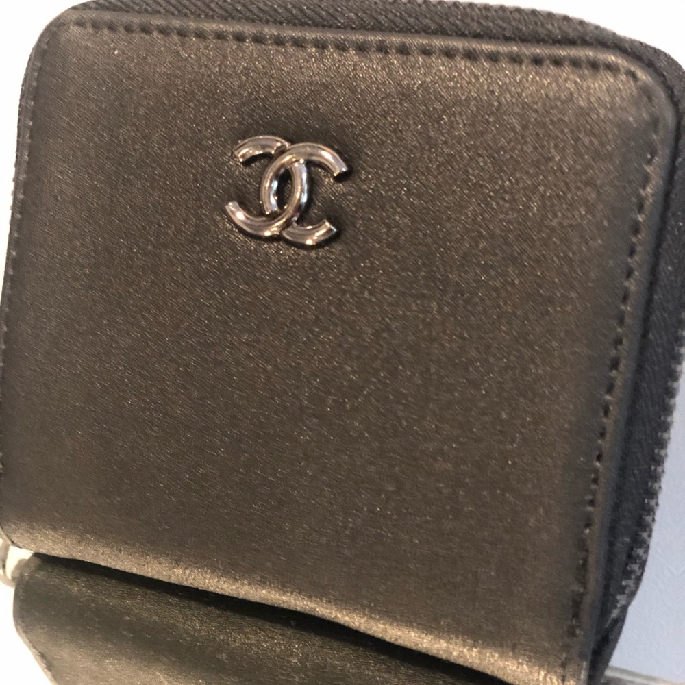 Stylish 4-pocket wallet